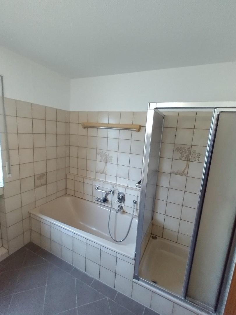 Bad Blick Dusche und Wanne