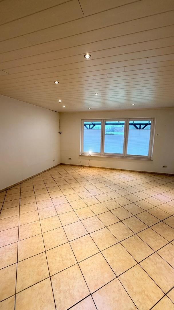 Wohnzimmer mit Gartenblick