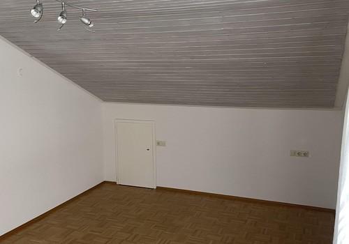 Zimmer 4, OG