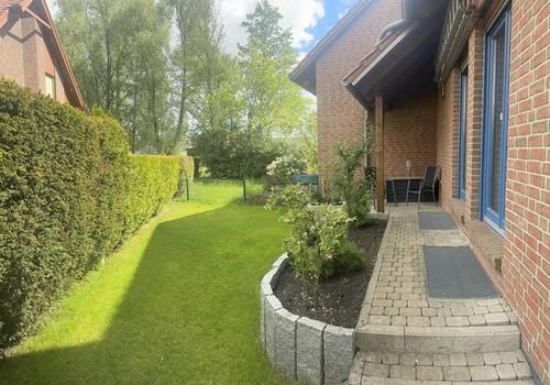 Garten mit zweiter Terasse