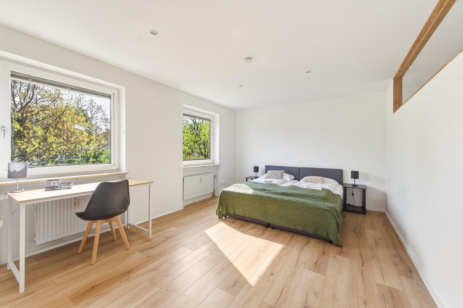 Schlafzimmer 1