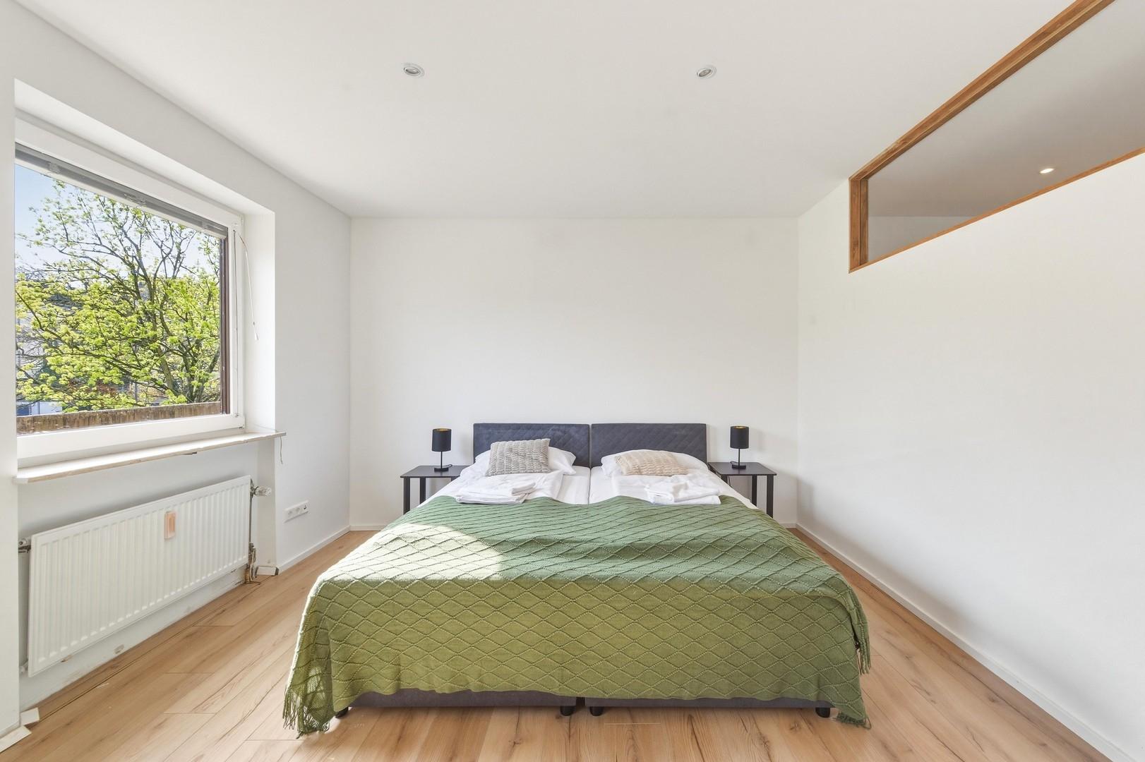 Schlafzimmer 1
