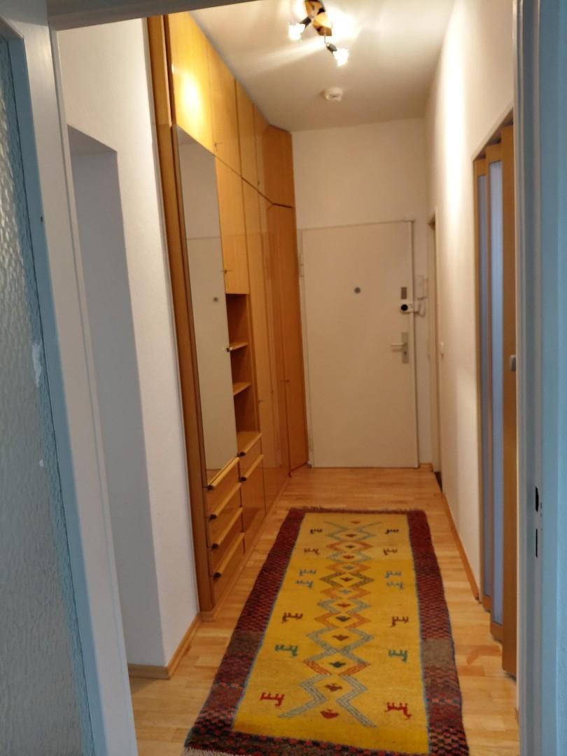 Flur mit Einbauschrank