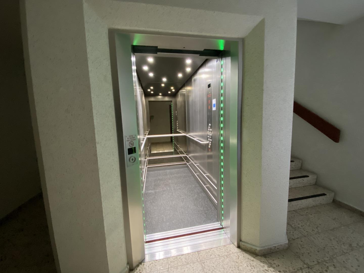 Neue "sprechende" Aufzugsanlage