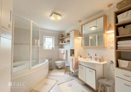 Badezimmer EG  - (KI generiert)