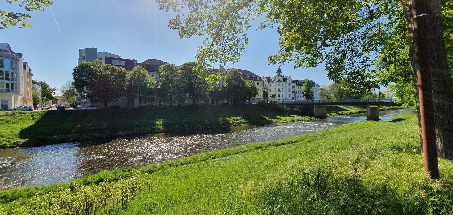 Blick auf Haus vom Gegenufer