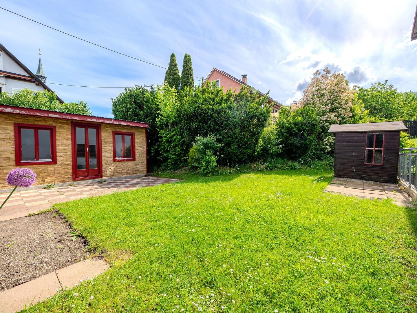 Privatgarten mit Gartenhaus