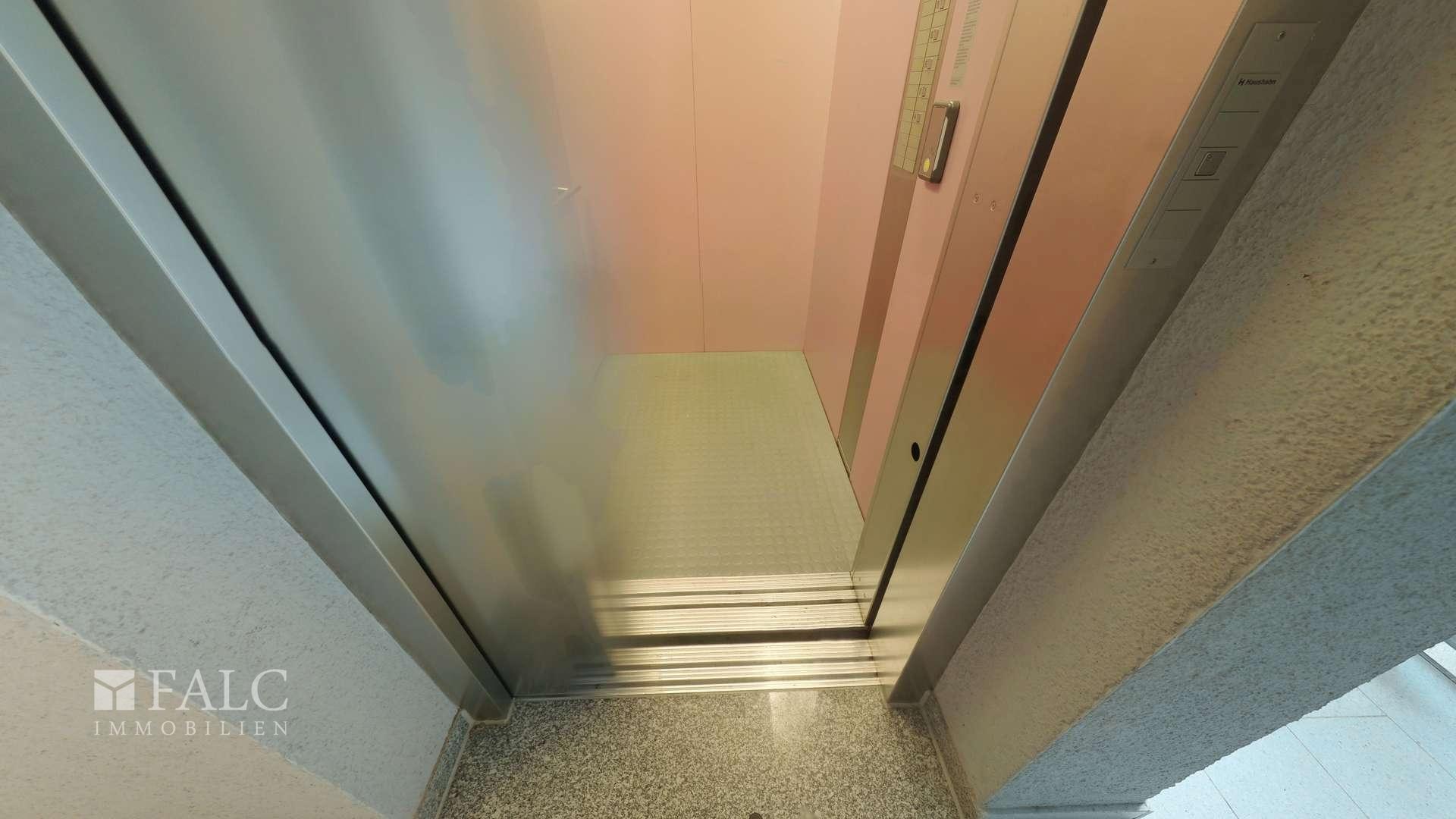Aufzug innen
