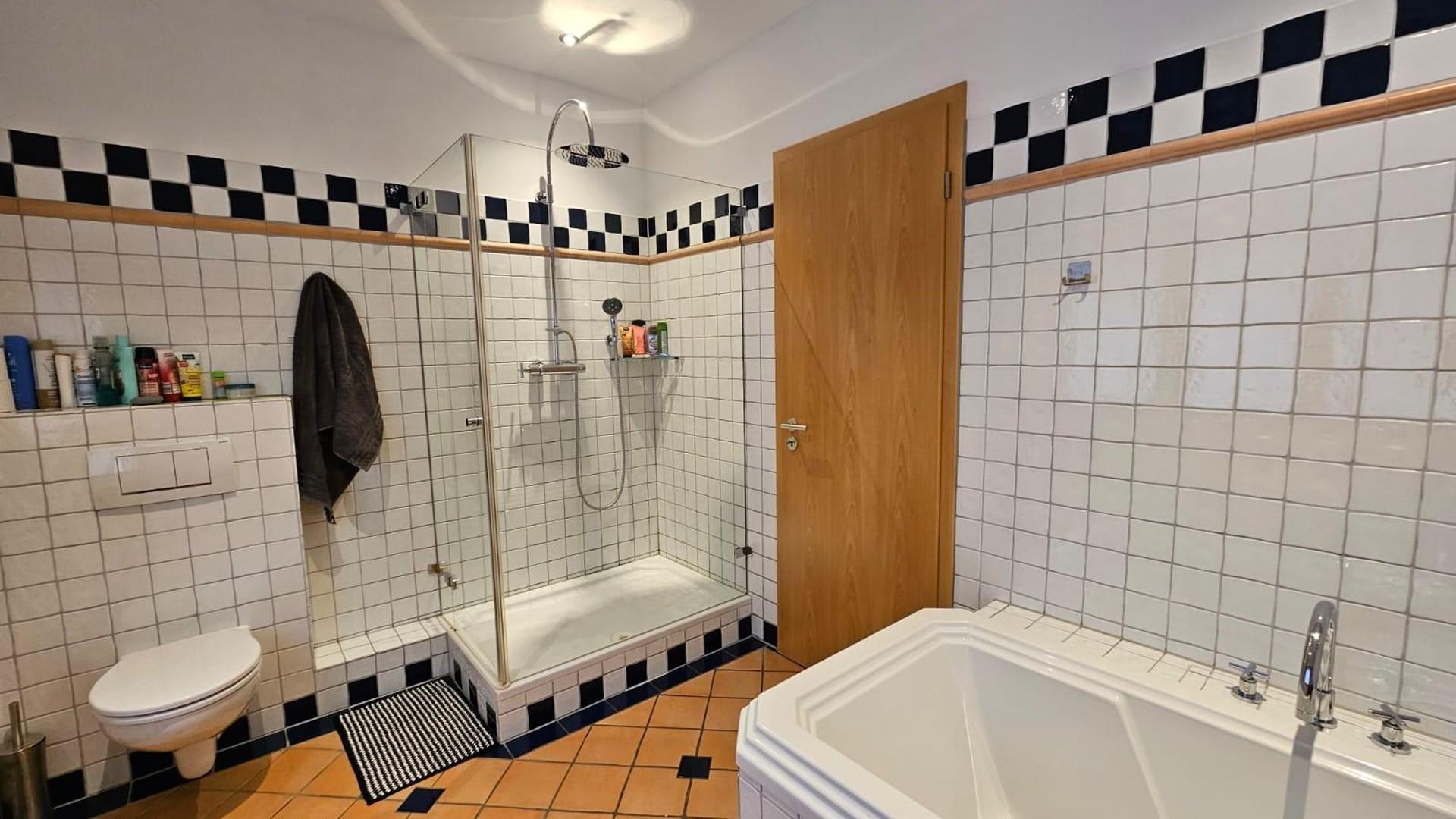 En-Suite Bad 1. OG