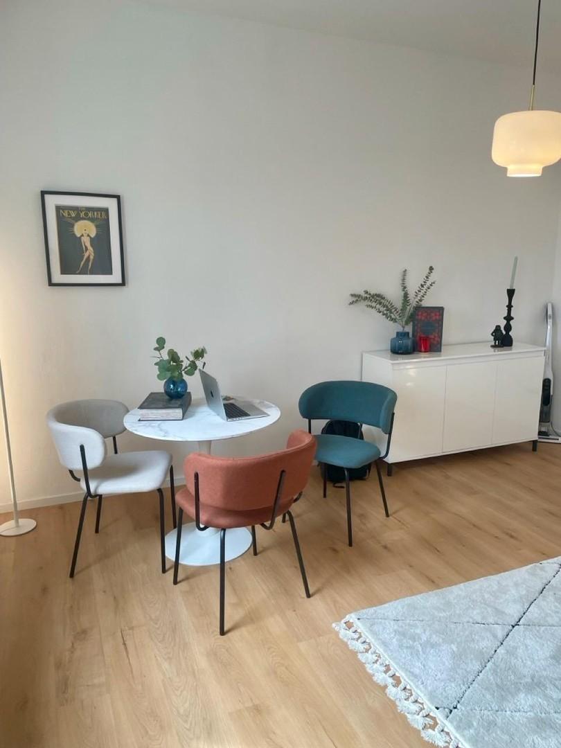 Wohn- und Schlafzimmer