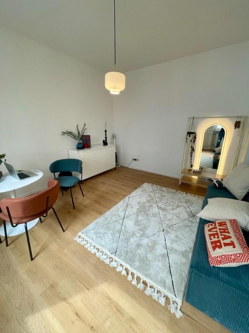 Wohn- und Schlafzimmer