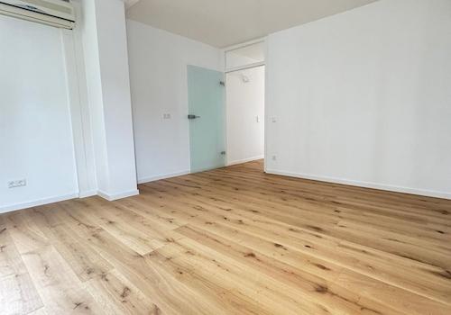 Büro / Schlafzimmer mit Loggia