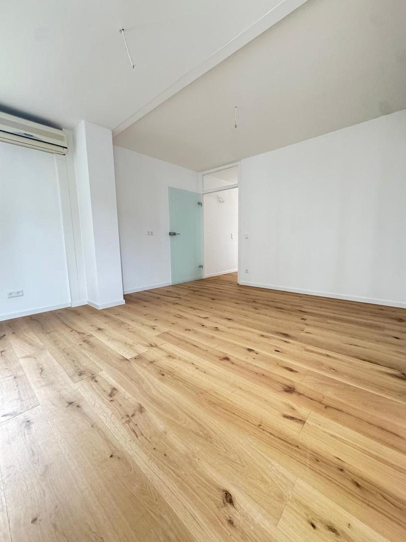 Büro / Schlafzimmer mit Loggia
