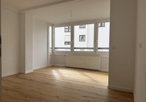 Büro / Schlafzimmer mit Loggia