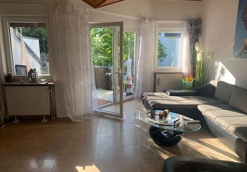 Wohnzimmer Blick zum Balkon