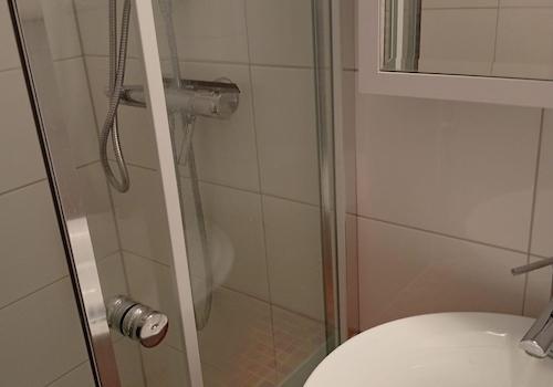Dusche unten 3 Kind / ELW 
