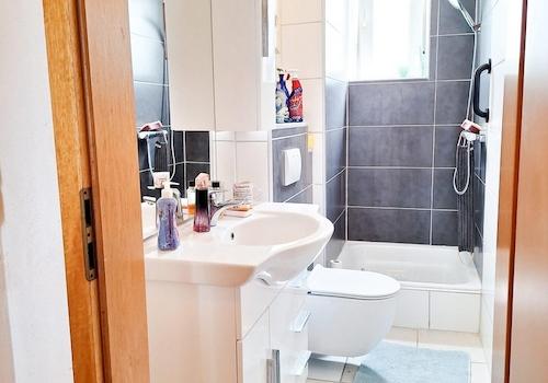 1.OG Badezimmer 2