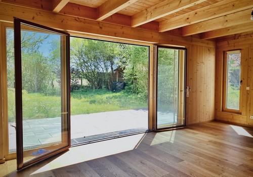 Wohnzimmer mit Gartenterrasse