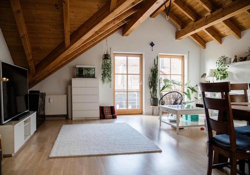 Großes helles Wohnzimmer
