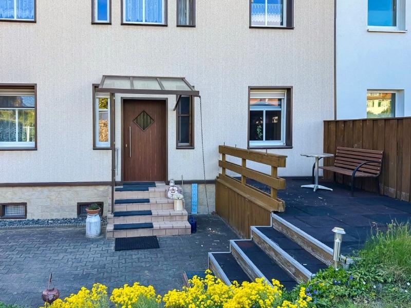 Terrasse am Hauseingang auf Ost