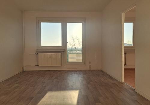Wohnzimmer mit Balkon