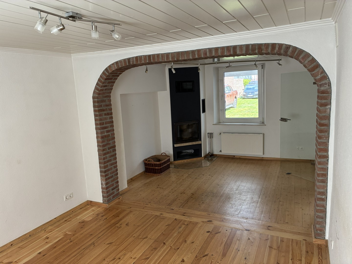 Wohnzimmer mit Kamin