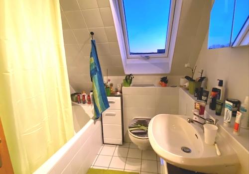Bad mit Wanne 