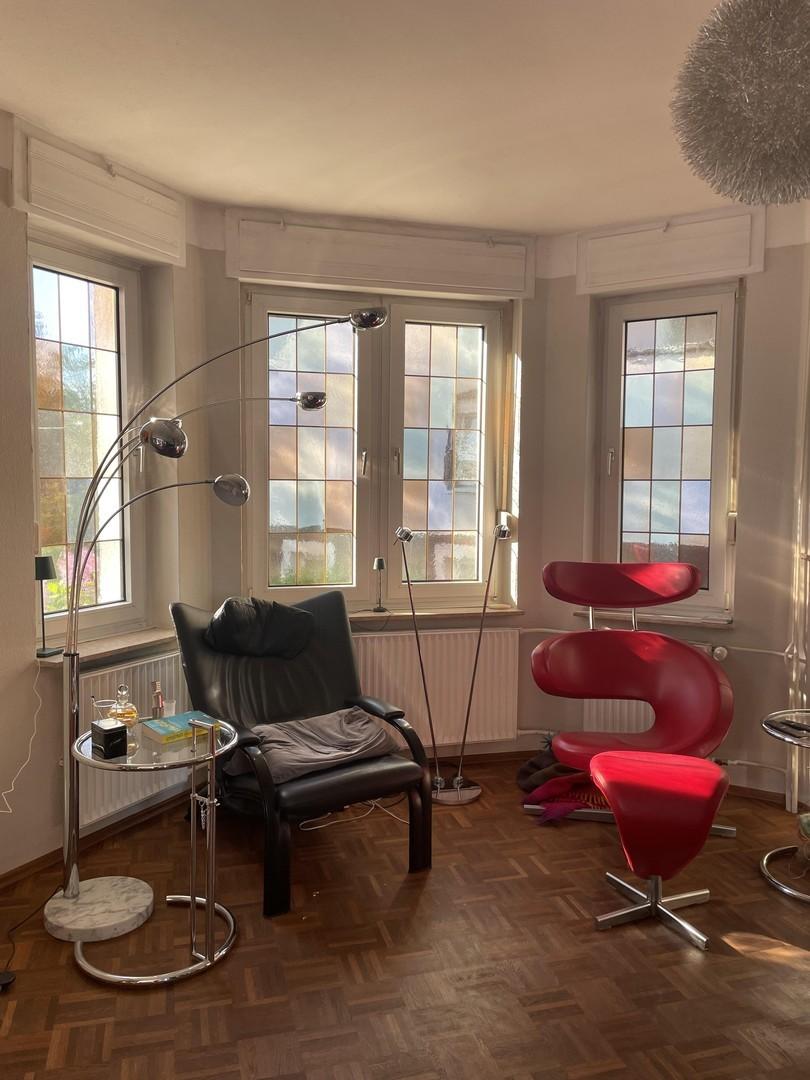 Nehmen Sie Platz im Wohnzimmer