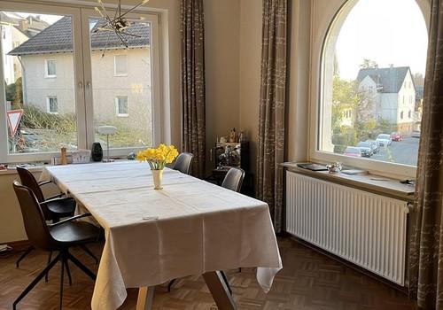 Esstisch im Wohnzimmer