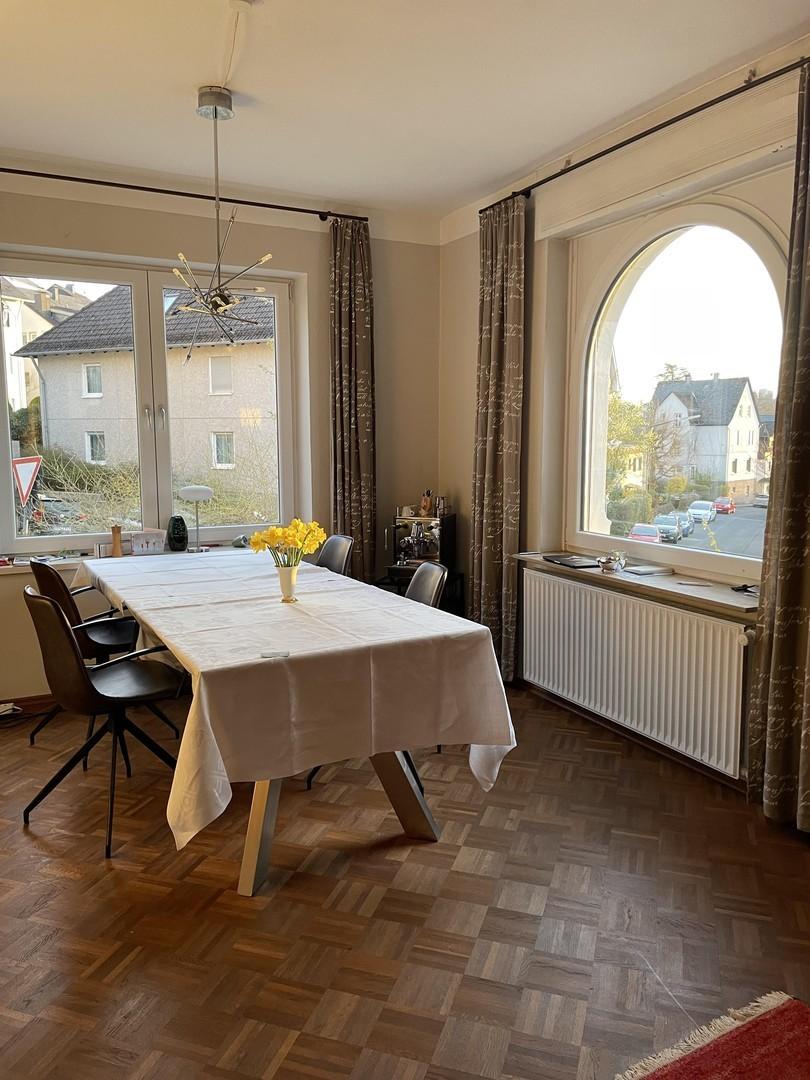 Esstisch im Wohnzimmer