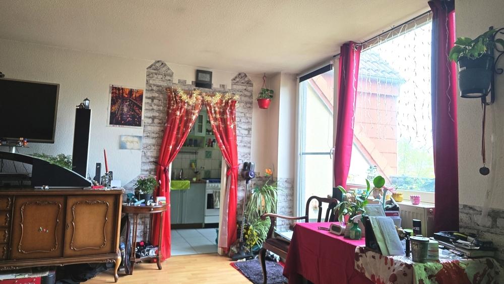 Wohnzimmer mit Blick zur Küche