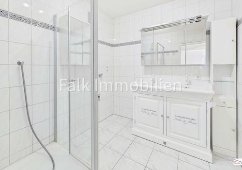 innenliegendes Bad mit Dusche