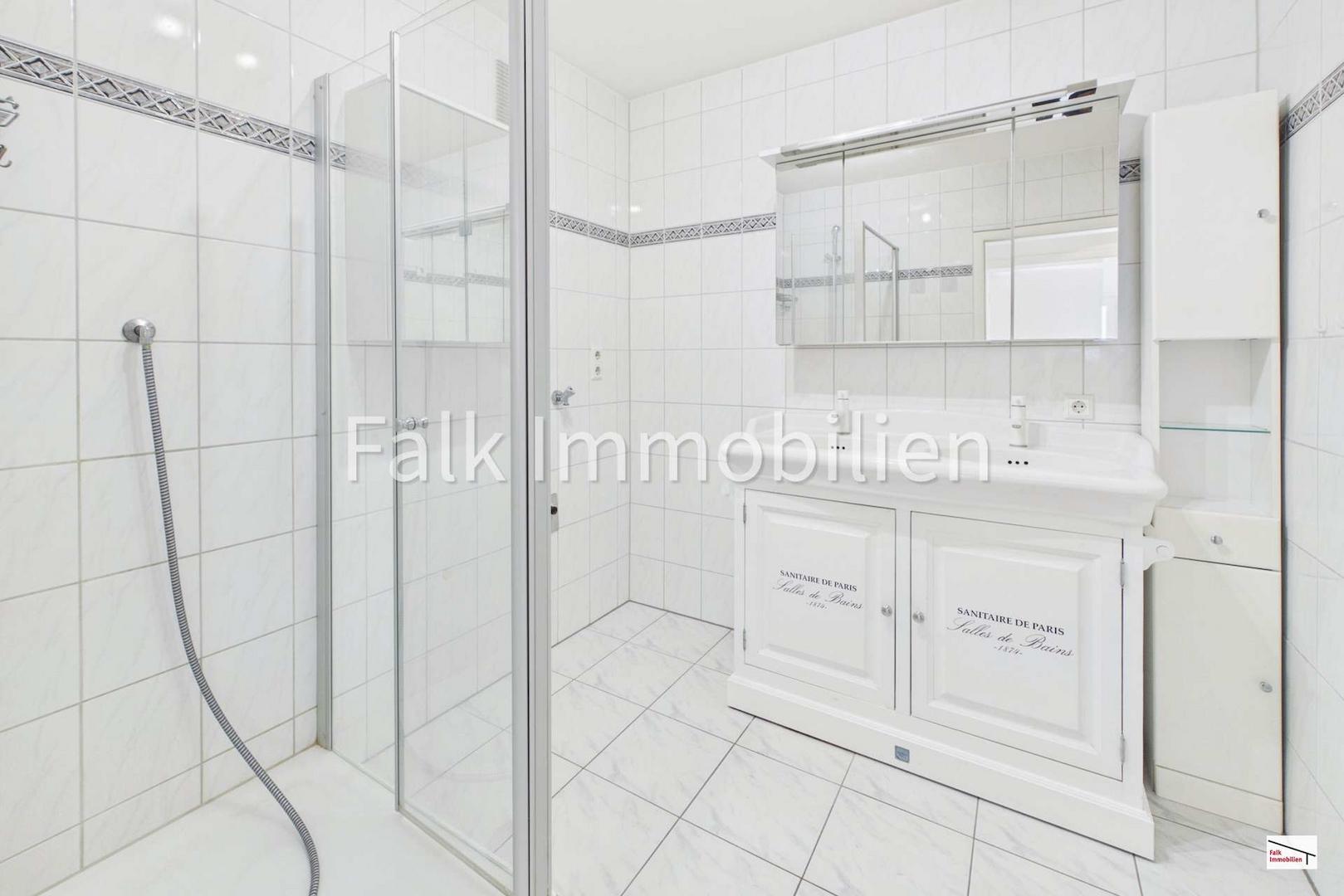 innenliegendes Bad mit Dusche