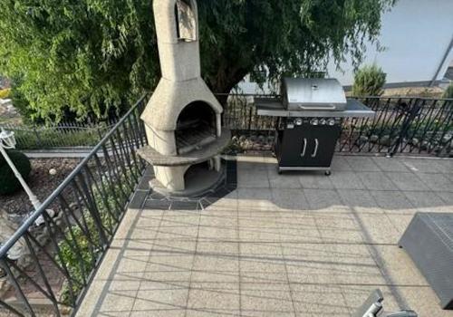 18 Terrasse mit Grill