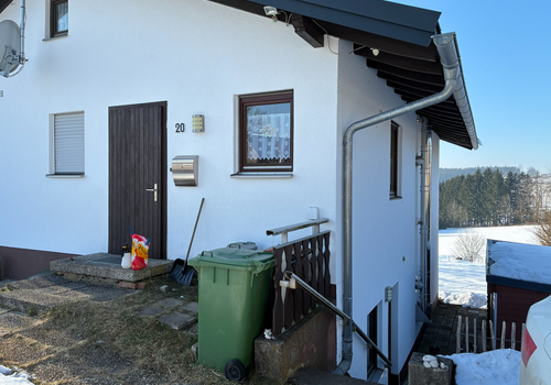 Eingang und Treppe zum UG