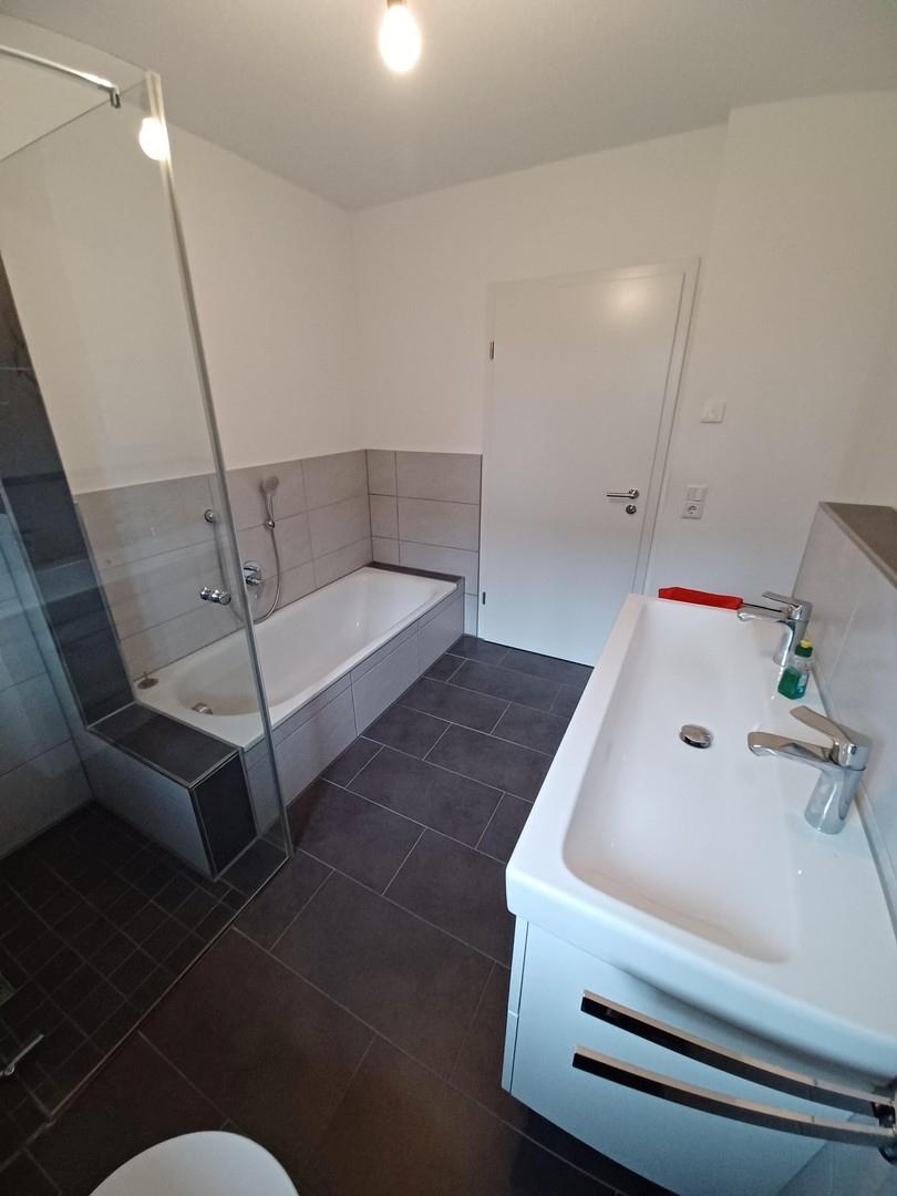 Badezimmer /-wanne