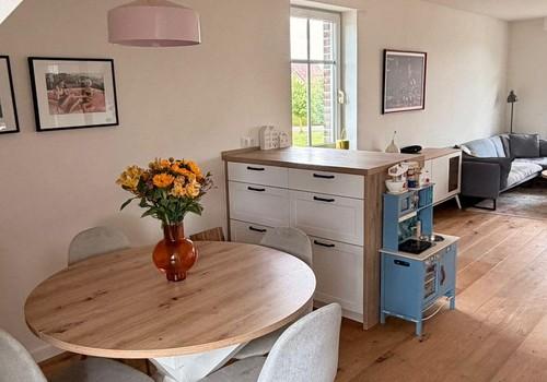 Essbereich und Wohnzimmer