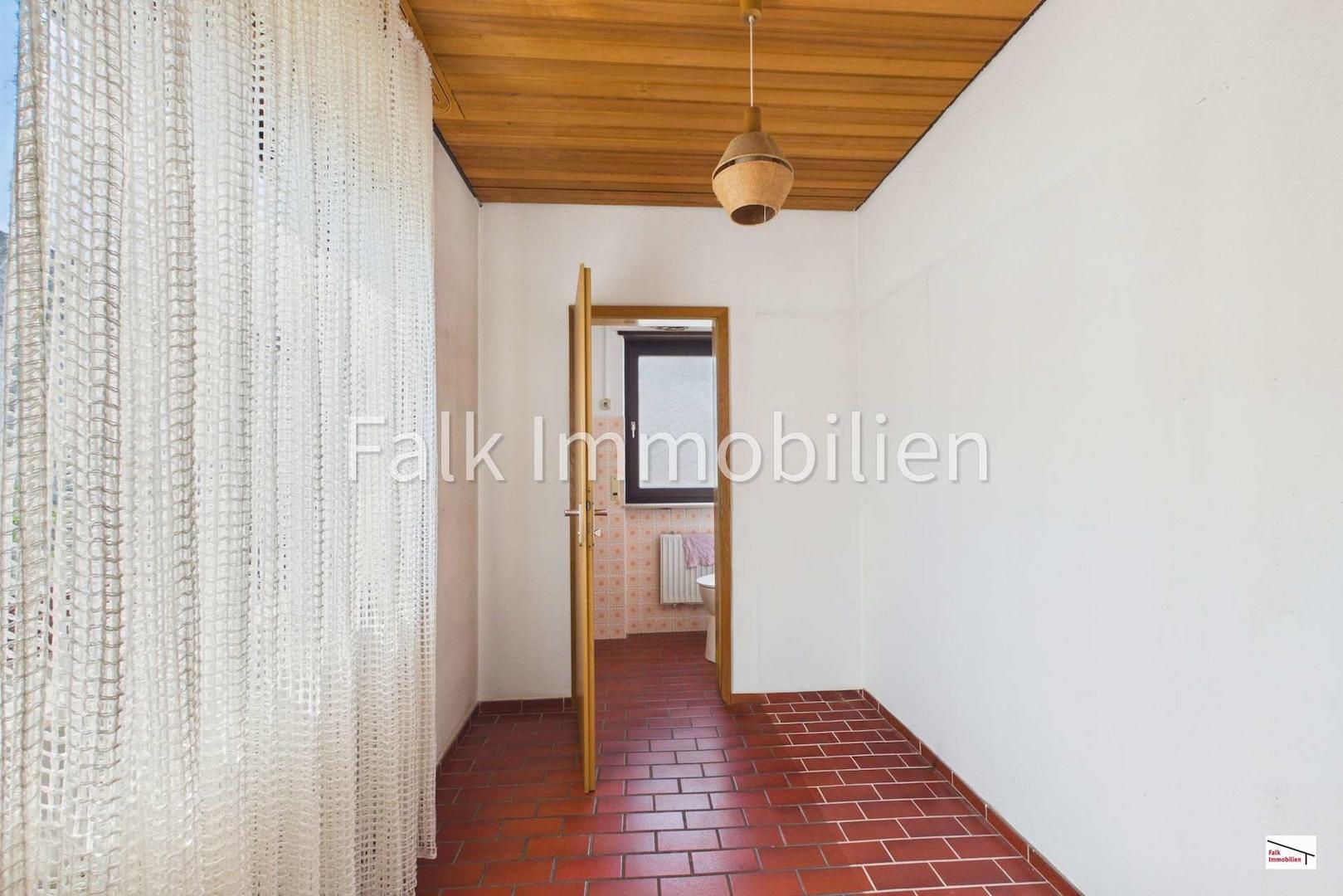 angeschlossener Garderobenbereich EG