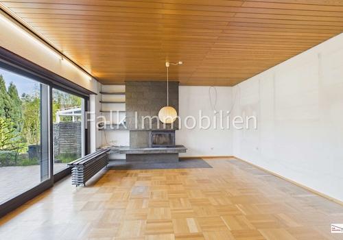 Wohnzimmer mit Zugang Terrasse+Garten