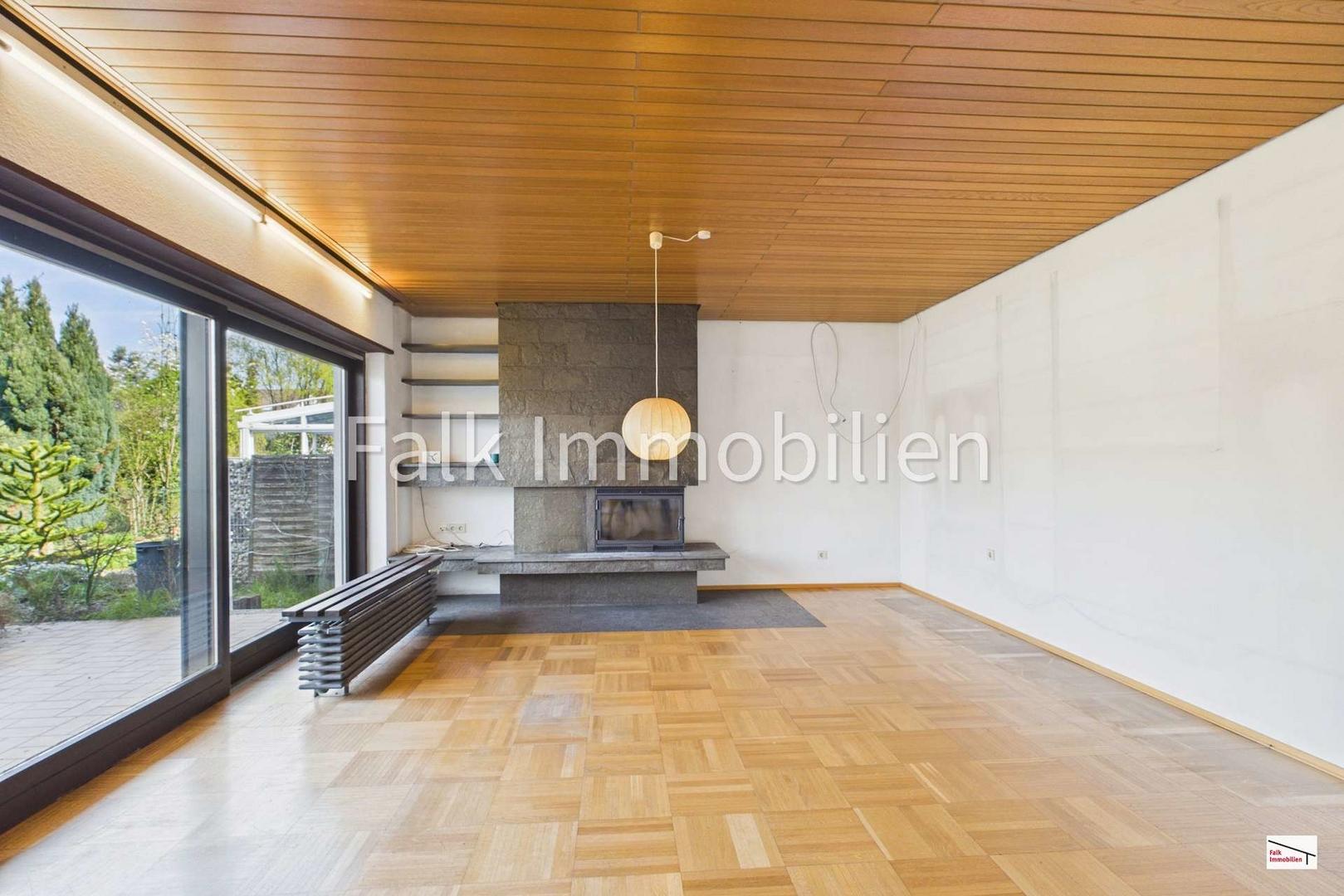 Wohnzimmer mit Zugang Terrasse+Garten
