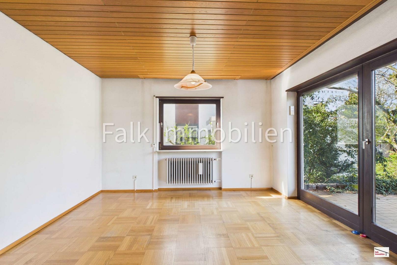 Esszimmer mit Zugang Terrasse+Garten