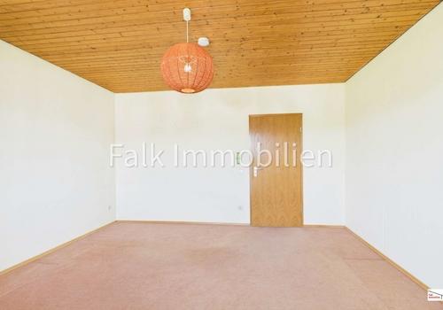 Schlafzimmer 1 mit Zugang Balkon Obergeschoss
