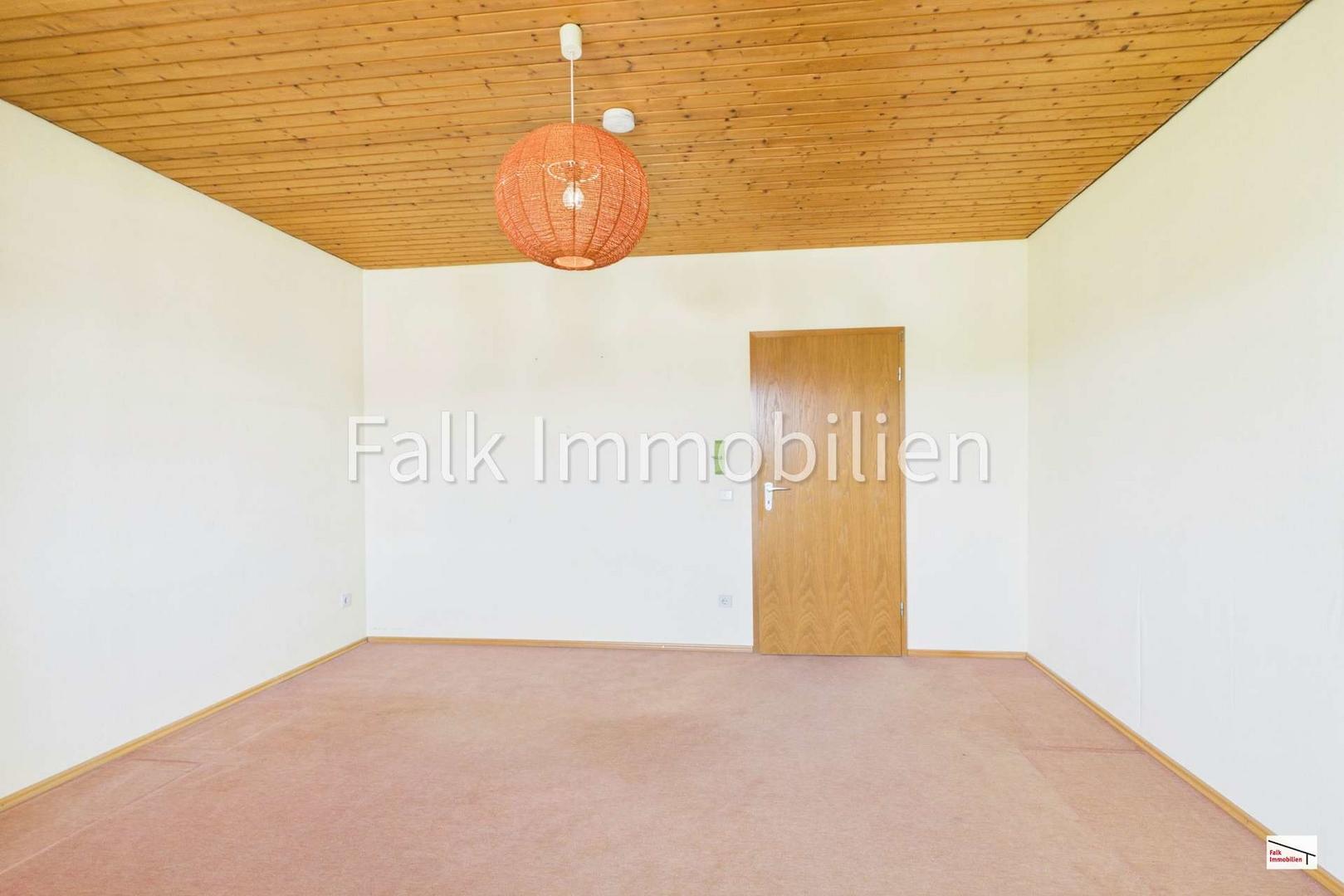 Schlafzimmer 1 mit Zugang Balkon Obergeschoss