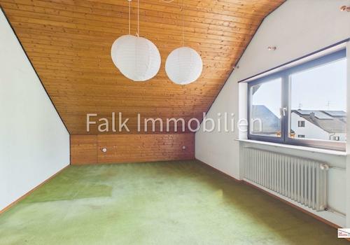 großes Zimmer Dachgeschoss