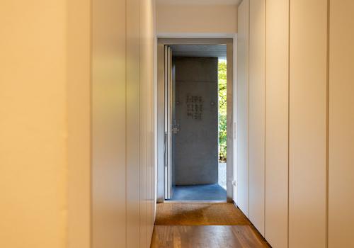 Einbauschränke als Garderobe.