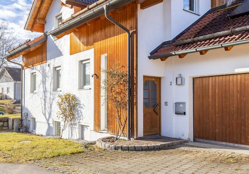 Stilvolles Einfamilienhaus mit traumhaftem Ausblick, Doppelgarage & Vollunterkellerung