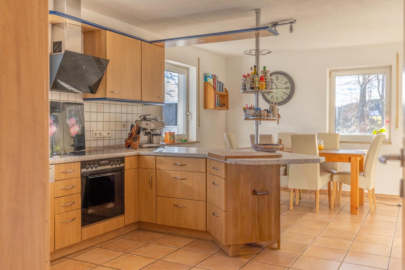 Stilvolles Einfamilienhaus mit traumhaftem Ausblick, Doppelgarage & Vollunterkellerung