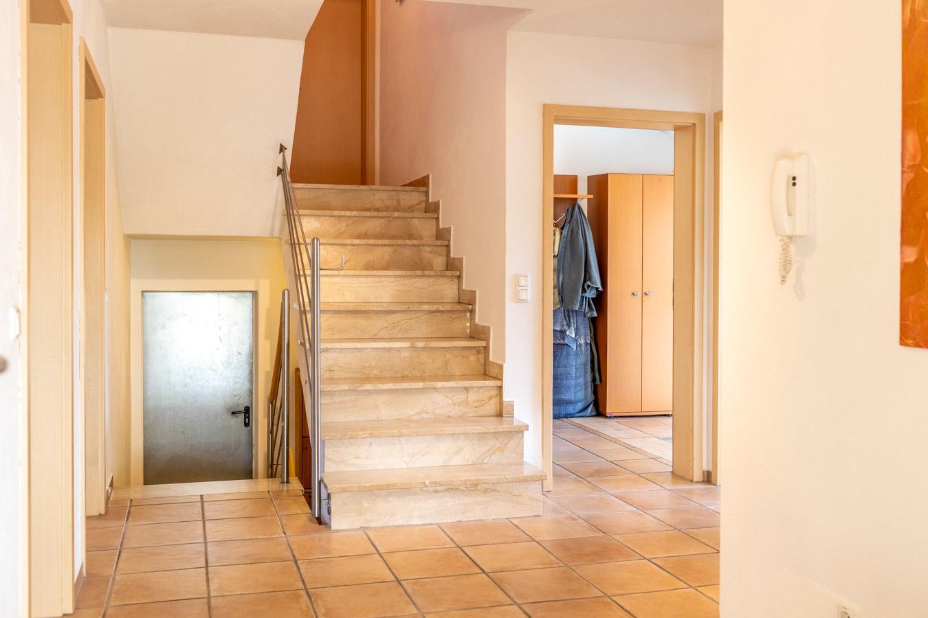 Stilvolles Einfamilienhaus mit traumhaftem Ausblick, Doppelgarage & Vollunterkellerung