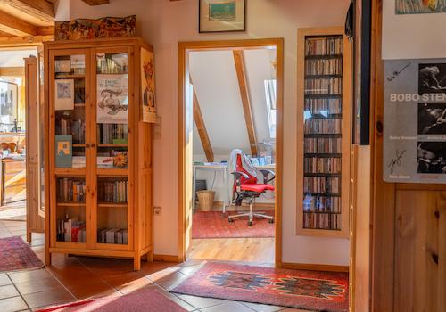 Wohnen über dem See – Charmante Maisonettewohnung mit Alpenpanorama