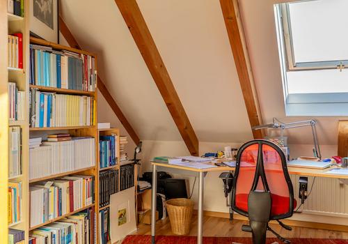 Wohnen über dem See – Charmante Maisonettewohnung mit Alpenpanorama